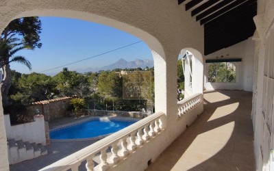 Beautiful and spacious Mediterranean villa with large terraces.
